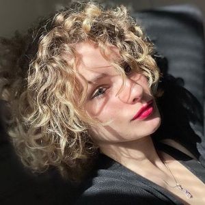 Meet your Posher, Valentina